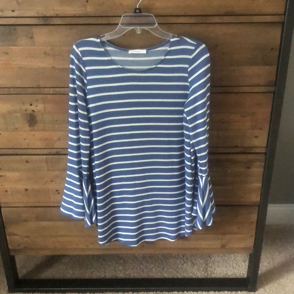 Cute boutique top. Size S